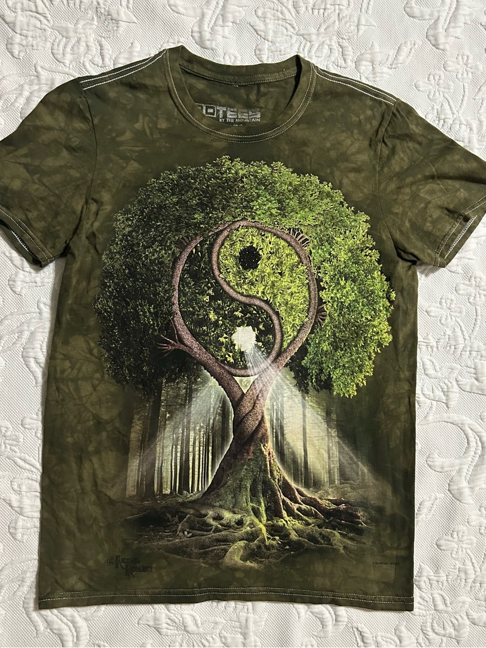 3D Tees The Mountain Olive & Green Tree Yin-Yang Short Sleeve Tee size Small
